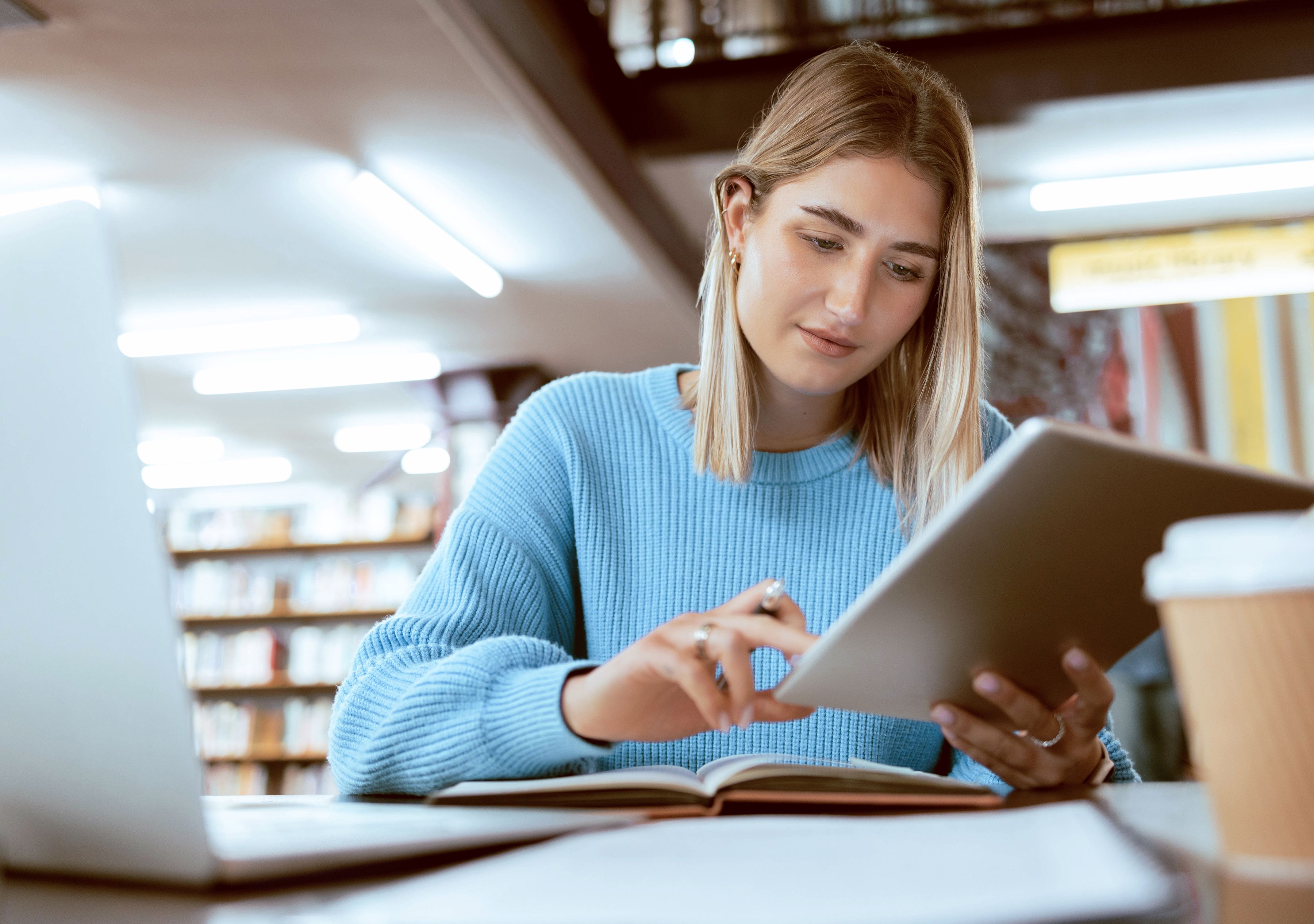 Henderson & Crowe share textbook access success at conferences